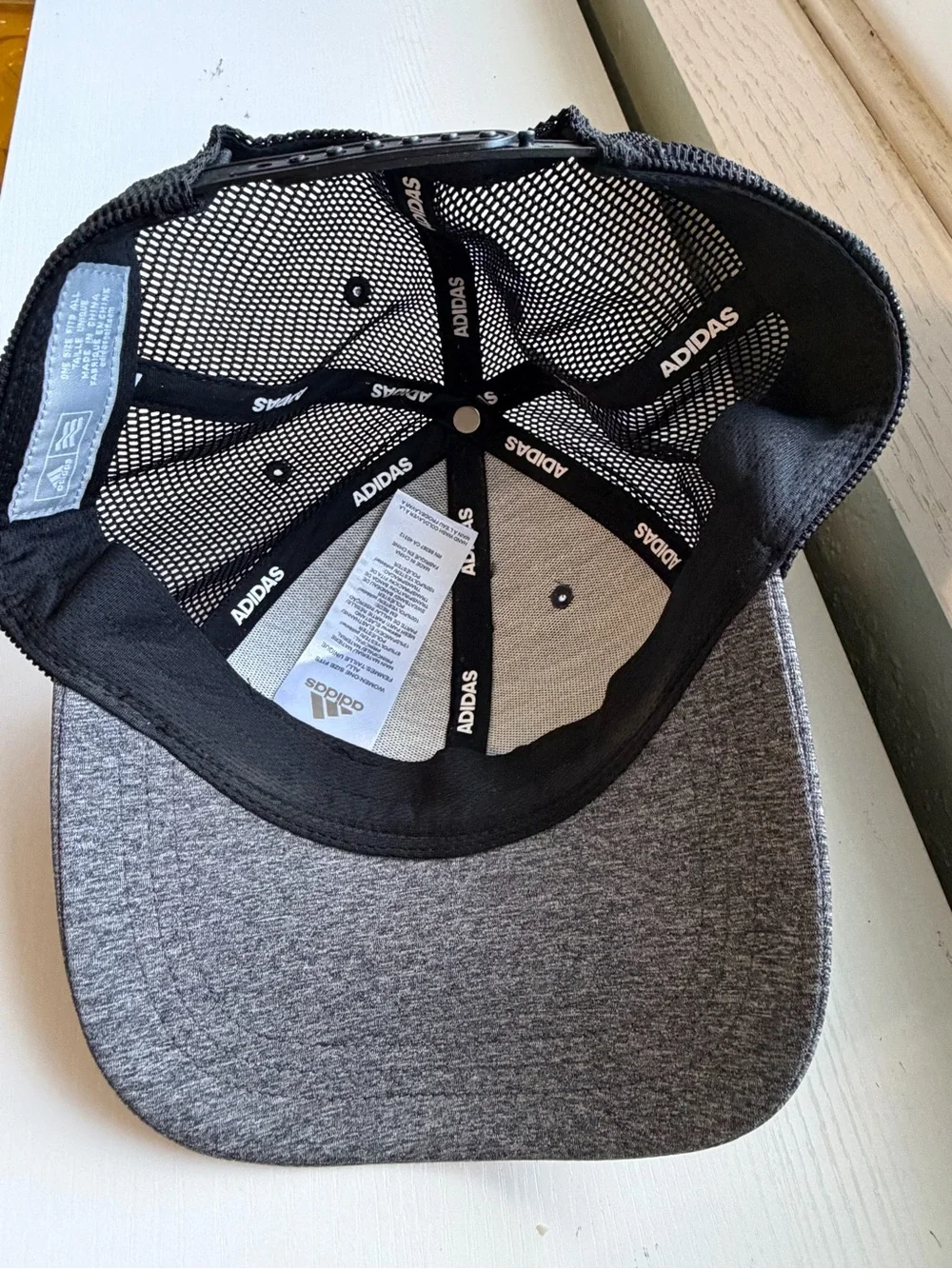 Adidas Women’s Heather Gray Black Mesh Trucker Snapback Hat One Size